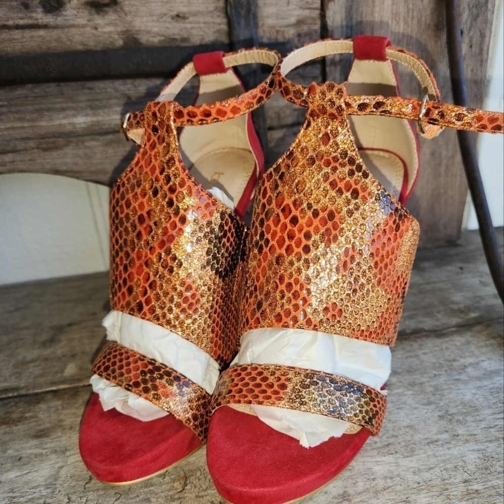 BEBE RED STATEMENT HEELS SIZE 6